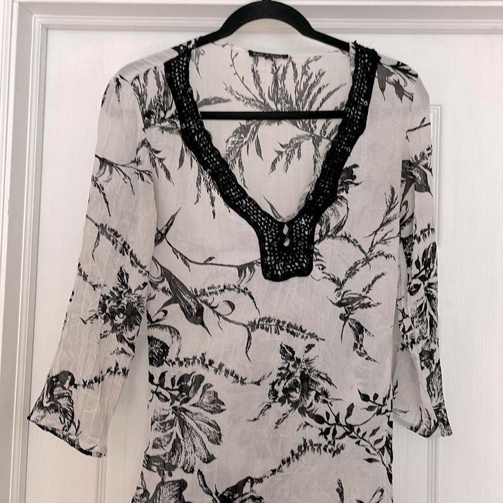 Black & white top - beaded/crochet detail